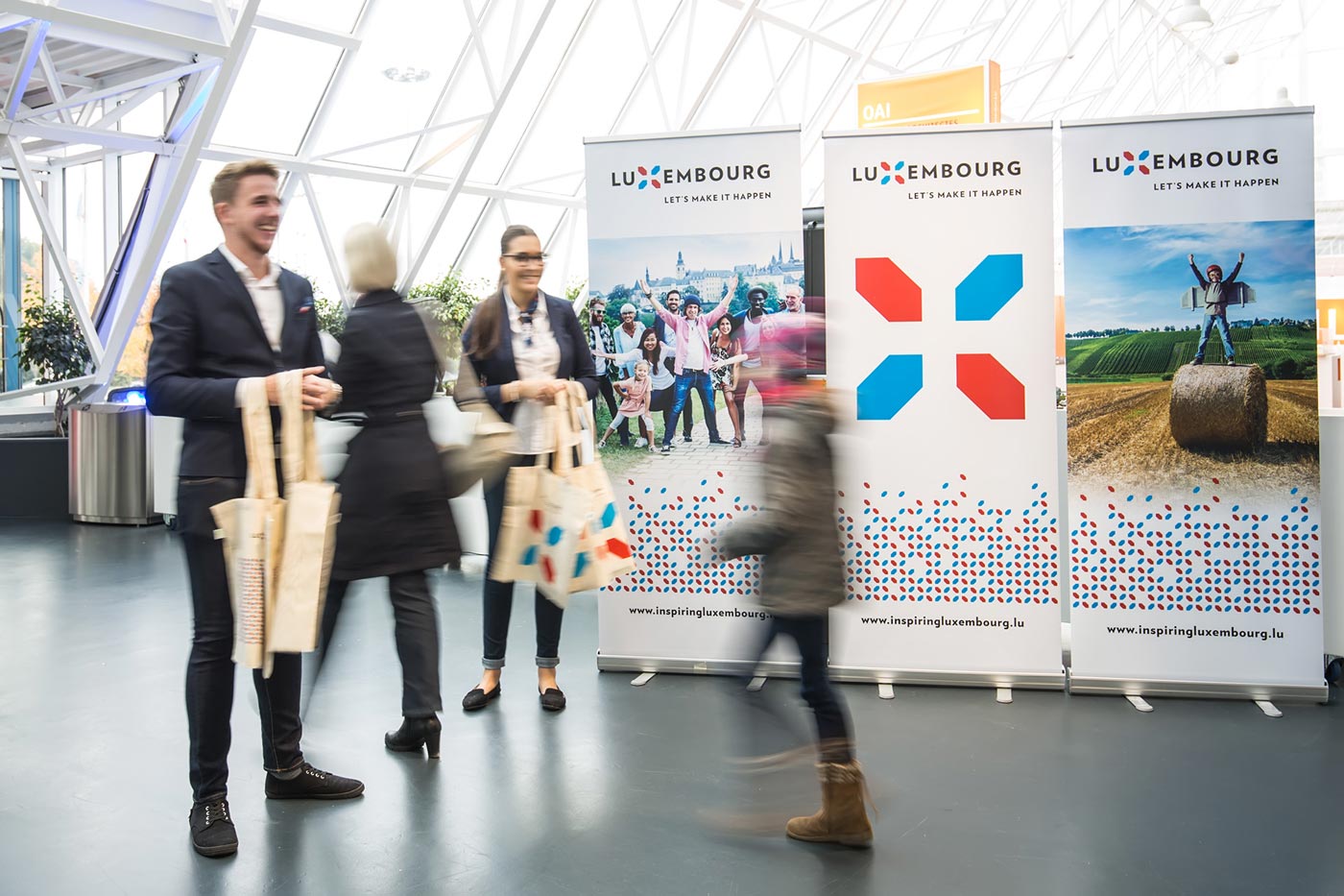 易拉寶設(shè)計(jì)